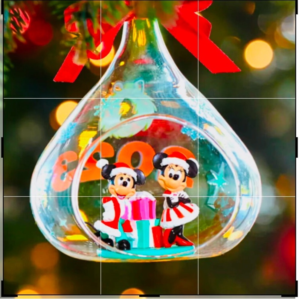 NWT Disney 2023 dated Mickey and Minnie glass teardrop Christmas Ornament